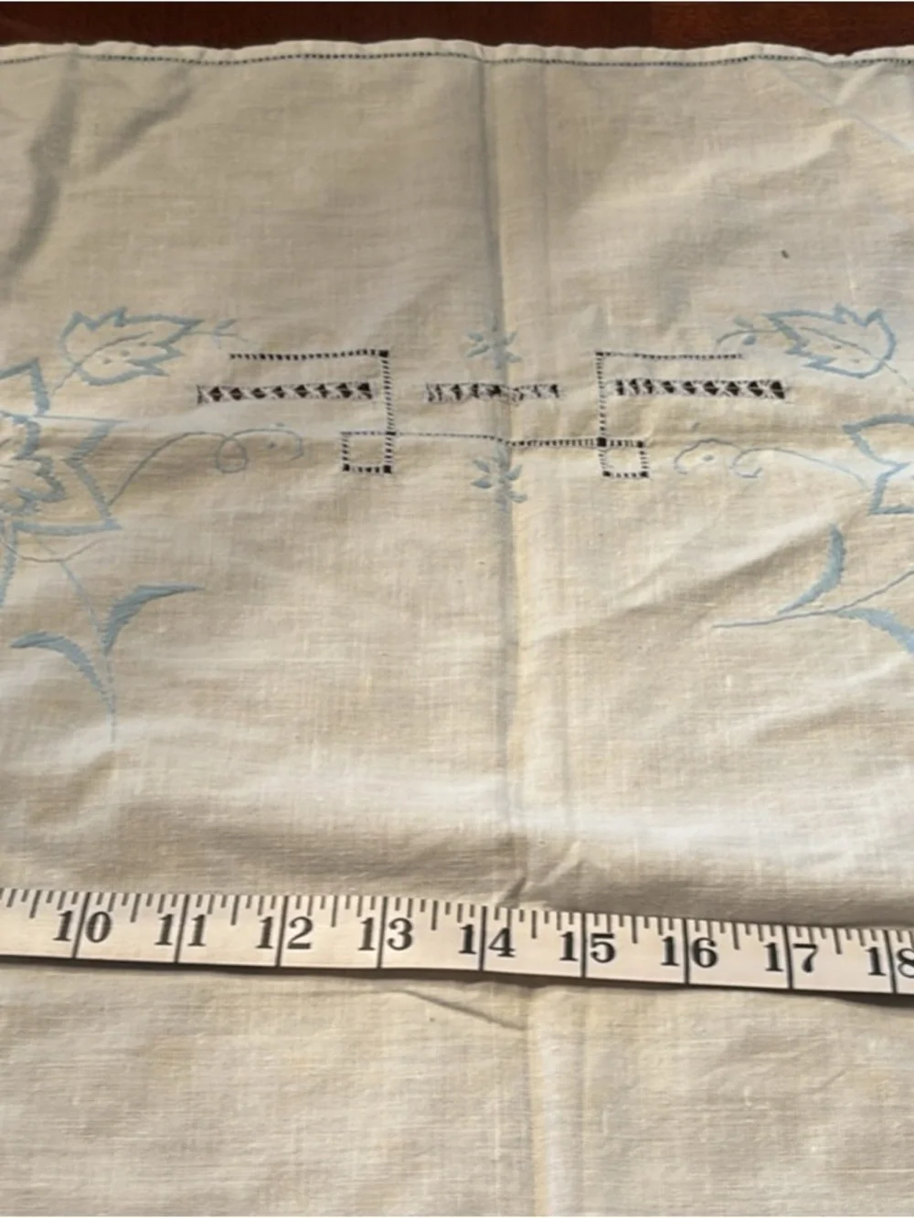 Vintage Light Blue Floral Embroidered Linen tablecloth 28 x 28 - Picture 4 of 4